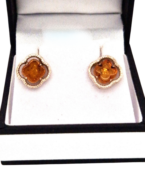 Amber clover stud earrings