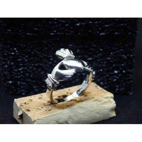 Gents White Gold Traditional Claddagh ring